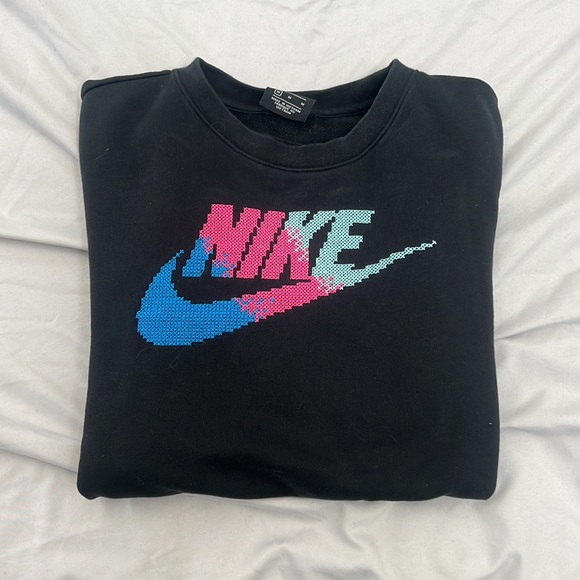 Nike women’s crop sweater. Great condition. Size medium, colour black - Picture 7 of 7